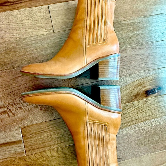 Silent D Naydo tan leather heeled chelsea boots Anthropologie 39 8.5 Free People - Picture 8 of 8